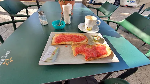 CAFÉ BAR PLAZA.