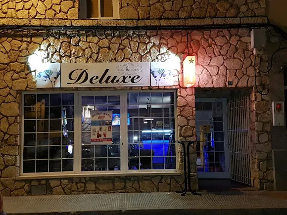 CAFÉ & COPAS DELUXE.