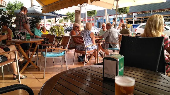 Alfredo's Bistro Bar - Cafetería en Alfas del Pi (l)
