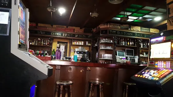 Bar The Old Tavern