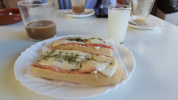 Estacion De La Gasolinera Cafeteria Rubi