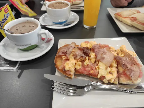 Social Café: Cafetería, Pastelería, Panadería