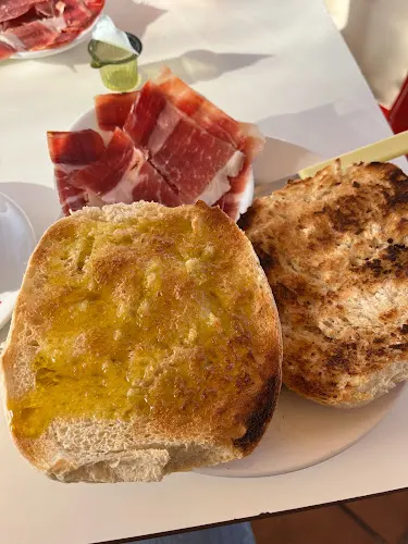 CAFETERIA BAR LA NAVA - Cafetería en Santos de Maimona (Los)