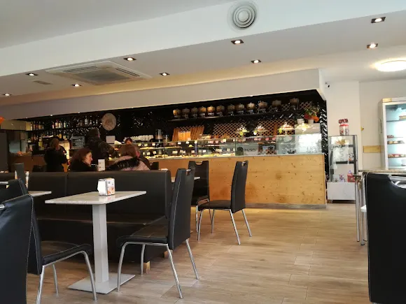 Cafeteria centre