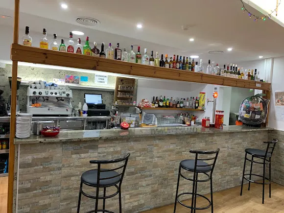 Bar cafeteria llica