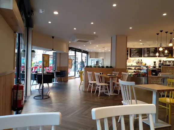 Vivari Coffee & Bakery