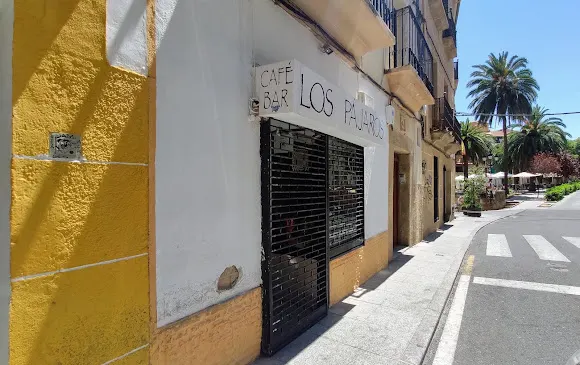 Los Pájaros Café Bar