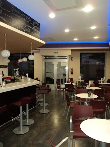 ROMENEZ CHURRERÍA-CAFETERÍA.