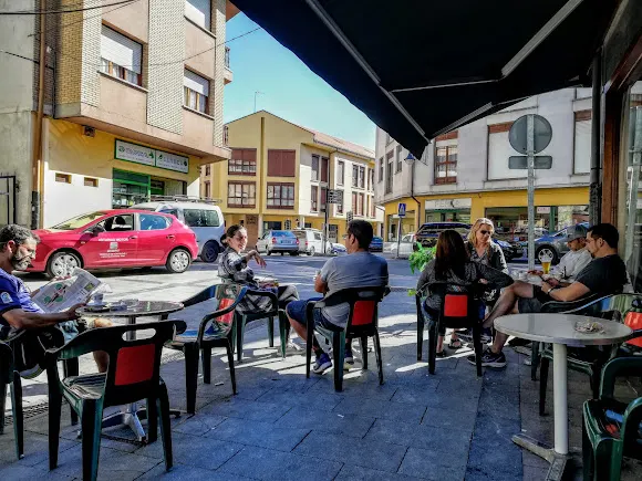 Cafetería J Charles - Llanes