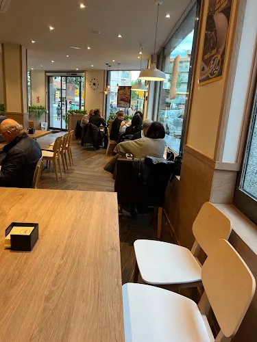 Vivari - Coffee & Bakery