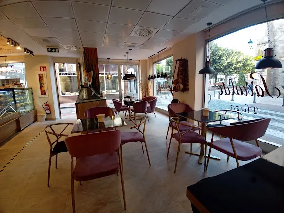 Pasteleria Cafetería Sarralde Plaza