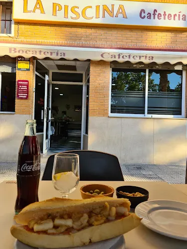 La Piscina Cafetería