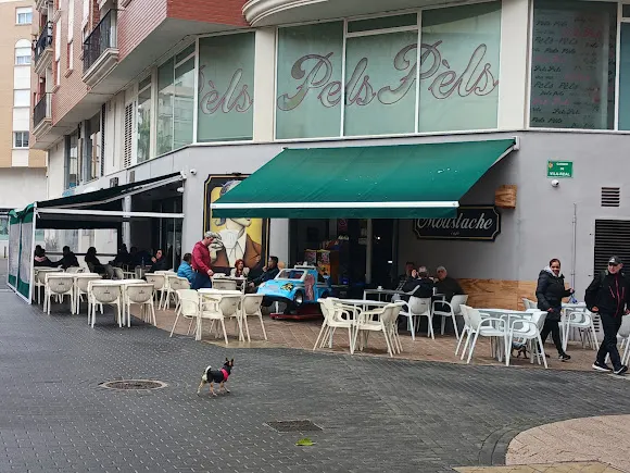 Moustache Café