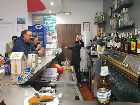 Las 3 Hermanas Cafe - Bar