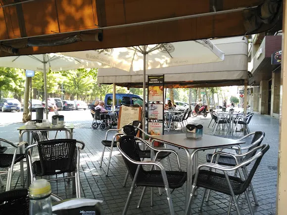 SALON de JUEGO CAFÉ CENTRAL