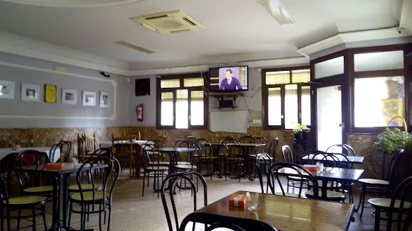 CAFETERÍA-RESTAURANTEVedija. - Las Mesas