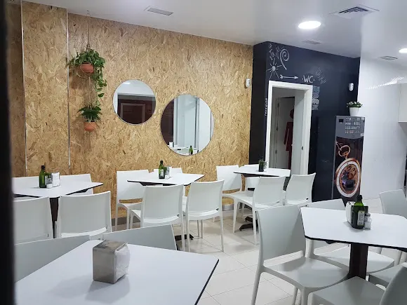 Cafetería Red & White - Motril