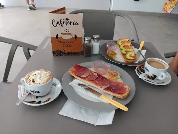 Cafetería C.D.U. "El Gimnasio" - Loja