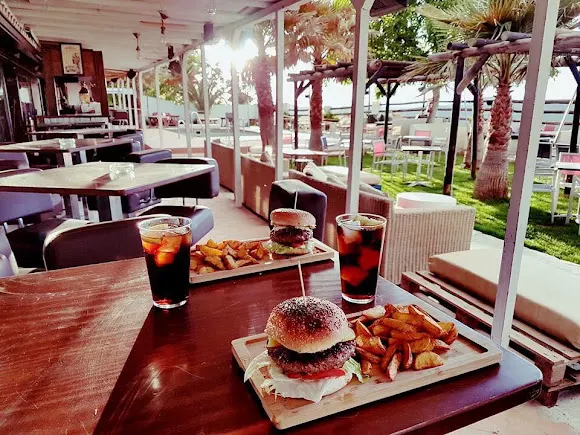 House Café Sierra Nevada - Restaurante en Pinos Genil