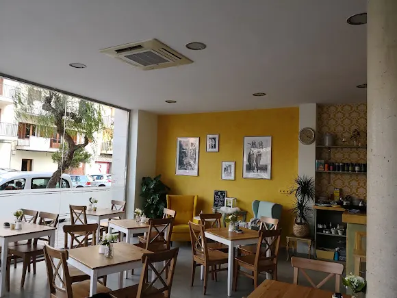 Sisters Café & Bar