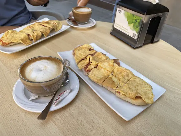 Cafeteria TNQ