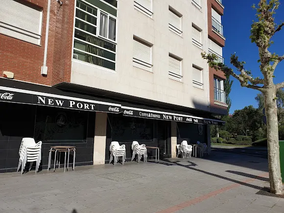 Café Bar New Port