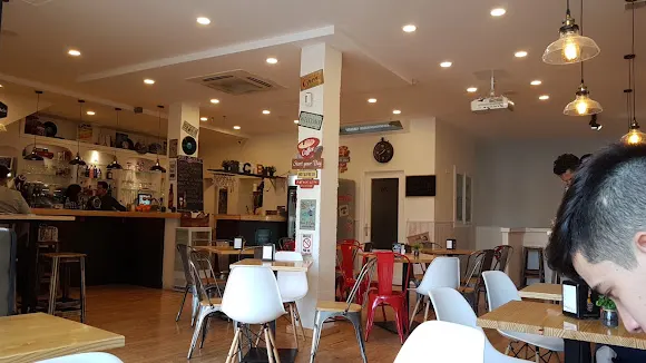 Quest Cervecería Cafetería