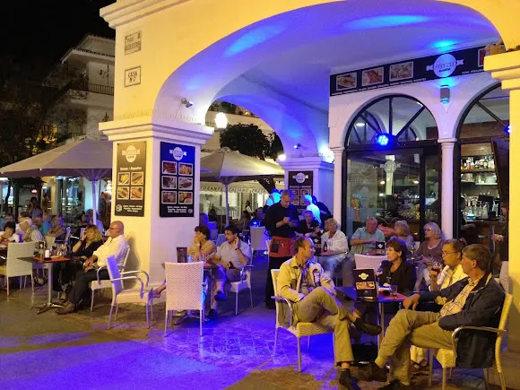 Kronox Café y Kronox Plaza