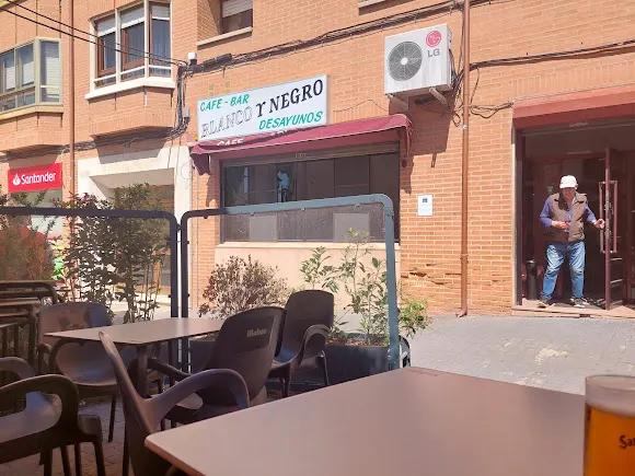 Cafe Bar Blanco y Negro - Herrera de Pisuerga