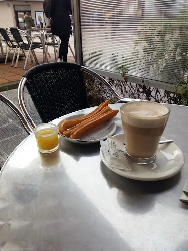 Café Manhattan, C. B.