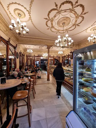 Viena Capellanes