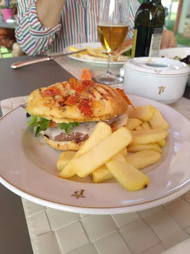 Cafetería de la piscina del Parador