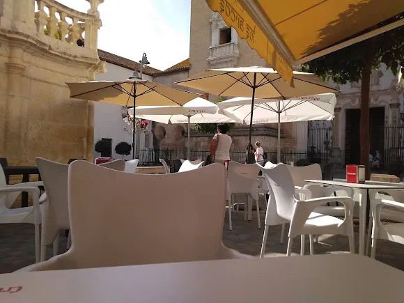 Cafetería Los Arcos