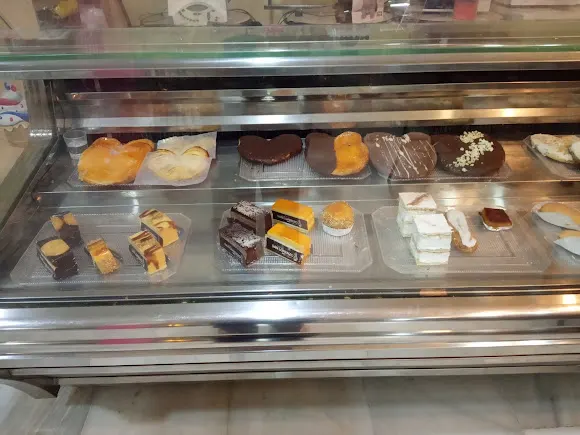Cafeteria, Pasteleria, Heladeria Cafe con Leche