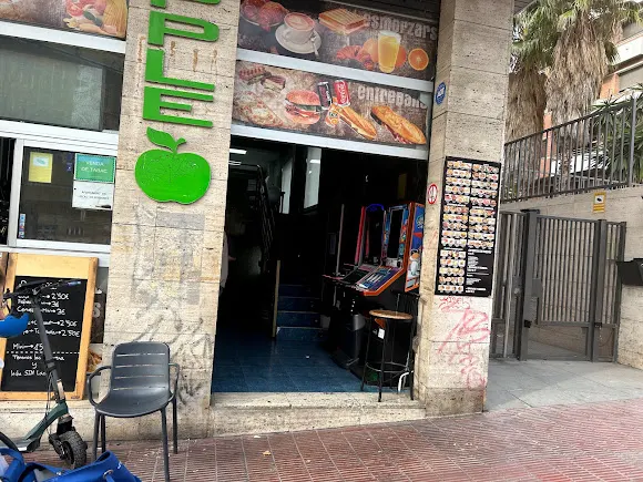 Apple Bar Cafeteria