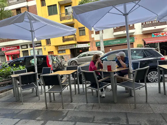 Cafetería hamburguesería La Posada