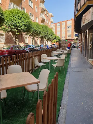 Café Bar Dial Pool
